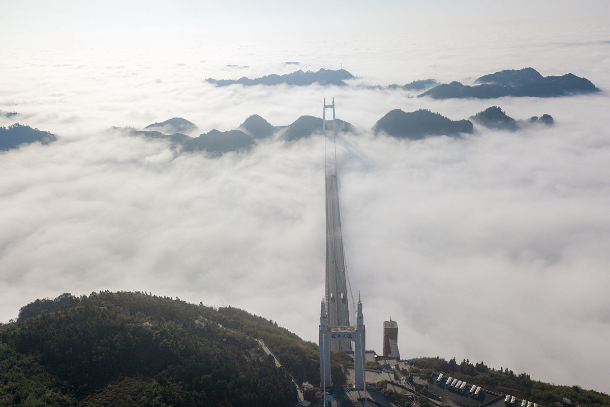 2019年3月25日,湖南省湘西土家族苗族自治州吉首市矮寨镇矮寨大桥周围