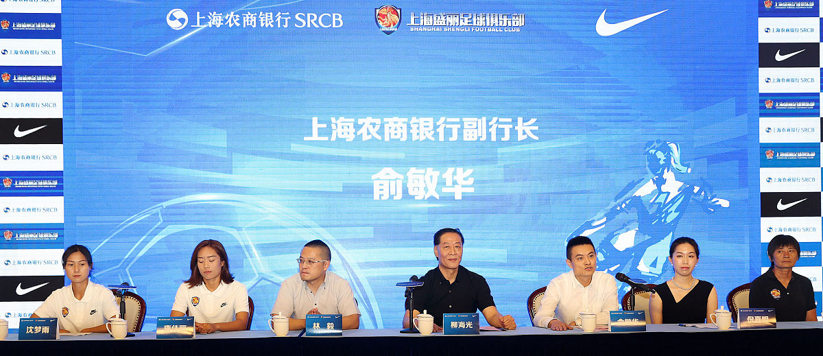 1云强和株洲电信签约生态伙伴沟通上午已经签约成为电信生态伙伴后续会通过电信园区渠道促进合作2参加株洲工信的举行的交流会了解今年株洲上云上平台的指标情况3下午飞山奇客户到云强参观并且沟通报价和合同细节问题4跟进明天云蝶市场活动问题