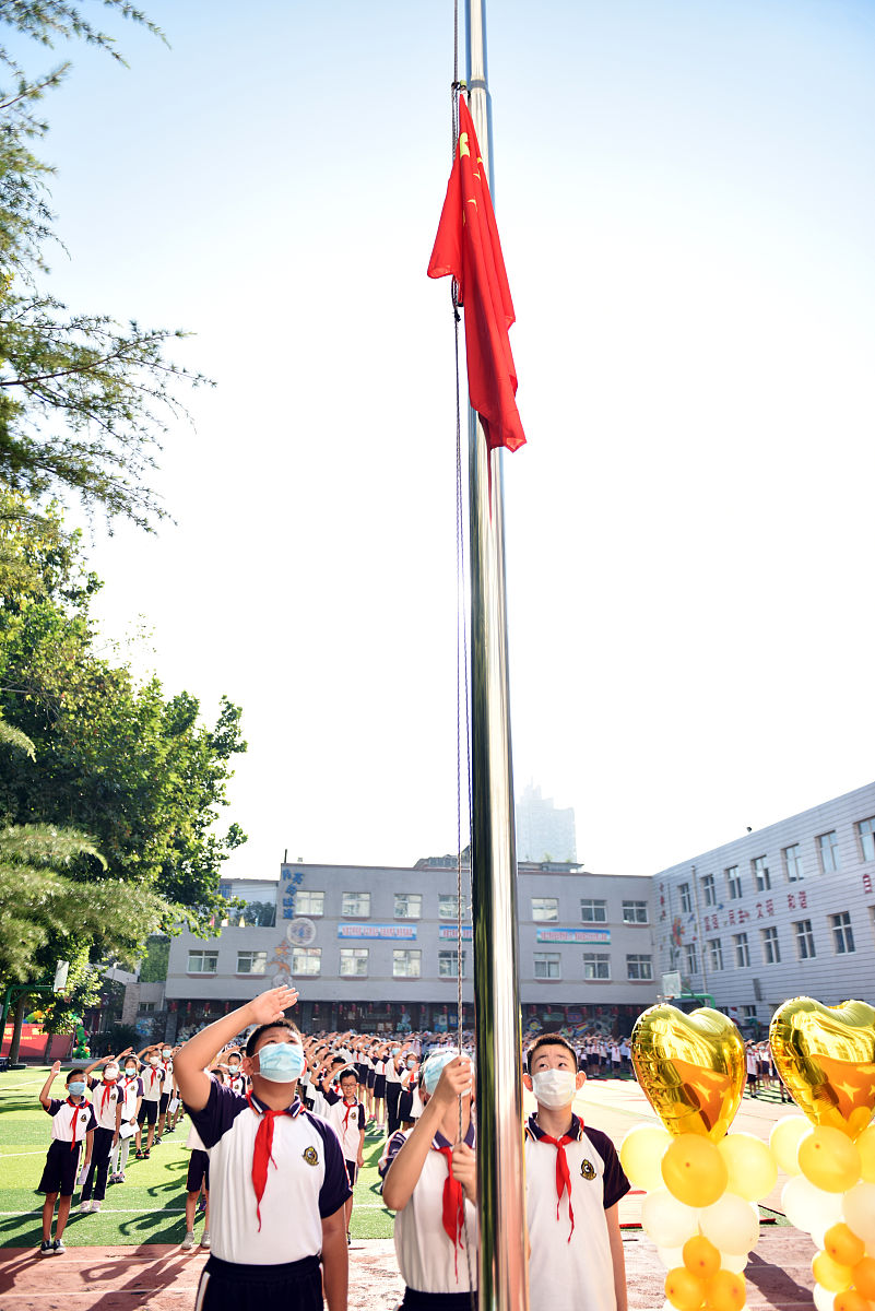 小学升旗仪式主持稿