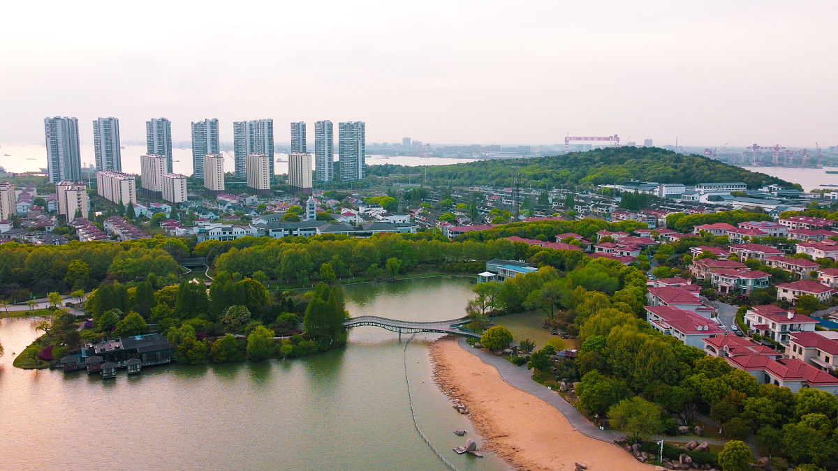 2021年4月14日,江苏,江阴滨江要塞旅游区风光.