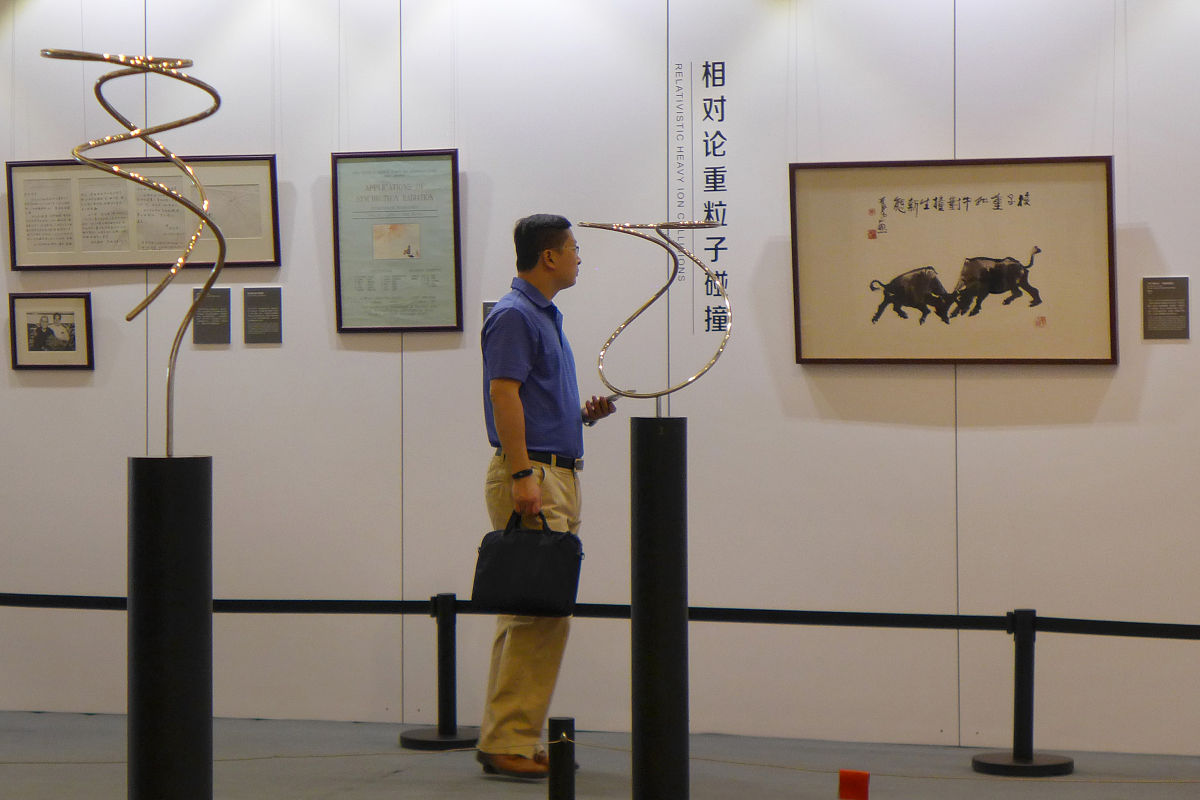 2017年4月18日,"科艺相通——李政道科学与艺术讲座基金作品展"在上海