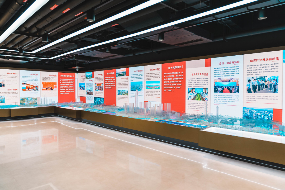 续写文本续写span标记的部分续写文本：政务服务中心支部委员会关于政务服务我先行党建品牌创建工作方案根据《转发关于开展加强基层组织建设一十百千万行动的通知的通知》精神为推进和党的十九大精神贯彻落实结合四个走在全国前列要求进一步推动组织设置和活动方式创新着力解决党建工作与业务工作两张皮问题提高党建工作创新水平提升党建工作的核心竞争力。现结合我支部实际特制定本工作方案。 一、组织领导 为确保我支