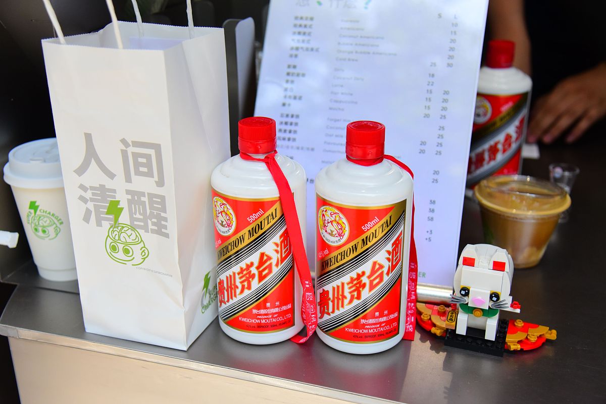 茅台瑞幸联名酱香拿铁爆红！背后的推广策略分析