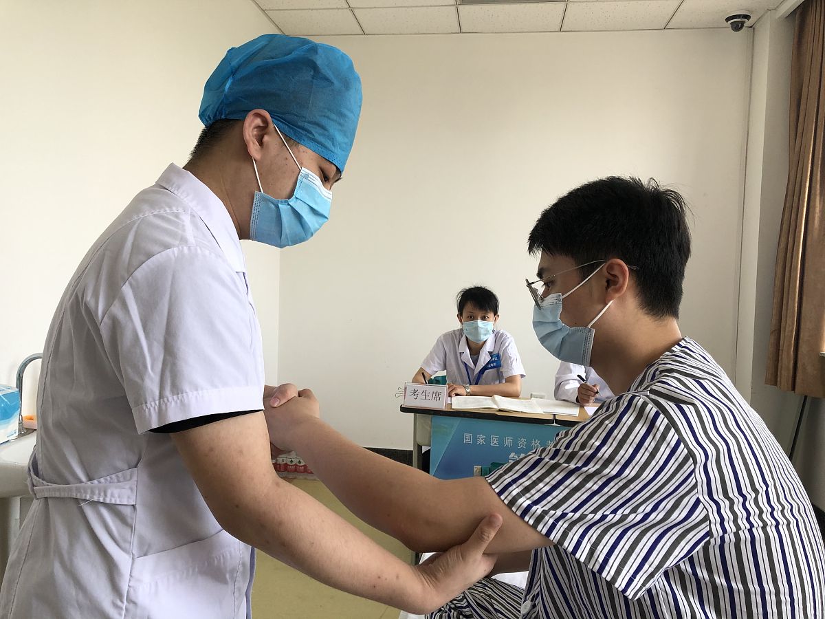 2020年7月16日,辽宁沈阳,国家医师资格考试实践<strong>技能</strong>考试在沈阳医学院