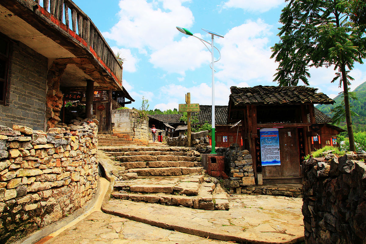 《出山记》观后感：脱贫攻坚的真实记录