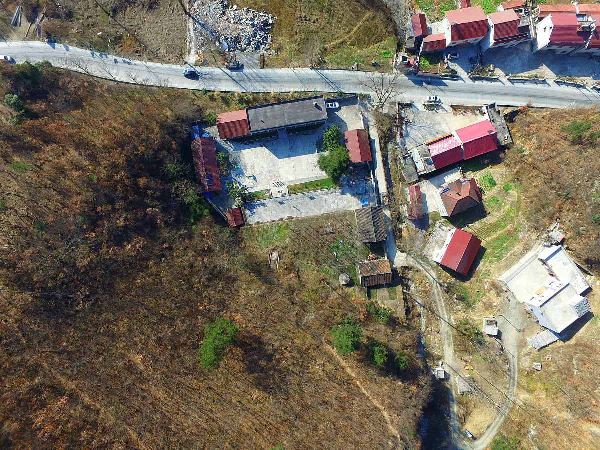 因此对于偏远山区的医疗点配置和道路维修问题应该采取积极有效的措施进行解决。在医疗点配置方面可以加大对于偏远山区的医疗资源投入增加医疗设施和医疗人员的数量提升医疗服务水平。在道路维修方面可以加大对于道路建设和维修的投入力度加强对于偏远山区的基础设施建设保障道路的安全和可靠性。论文设计思路