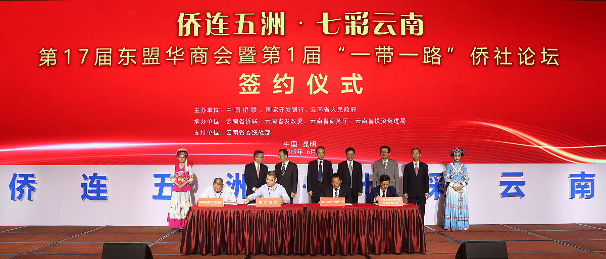 请写出10个吸引眼球的微信公众号的新闻稿标题概括南沙金融局前往澳门开展招商工作的情况