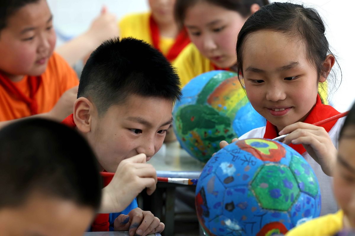 校园里的樟树和小东：一个关于爱护环境的小故事