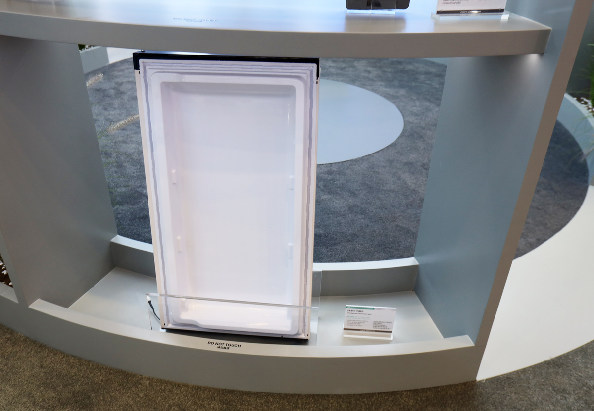 从TO B 客户角度LED Mirror Medicine Cabinet 这个产品 他们更喜欢看到哪些类似标题用英文本土语言写出10个