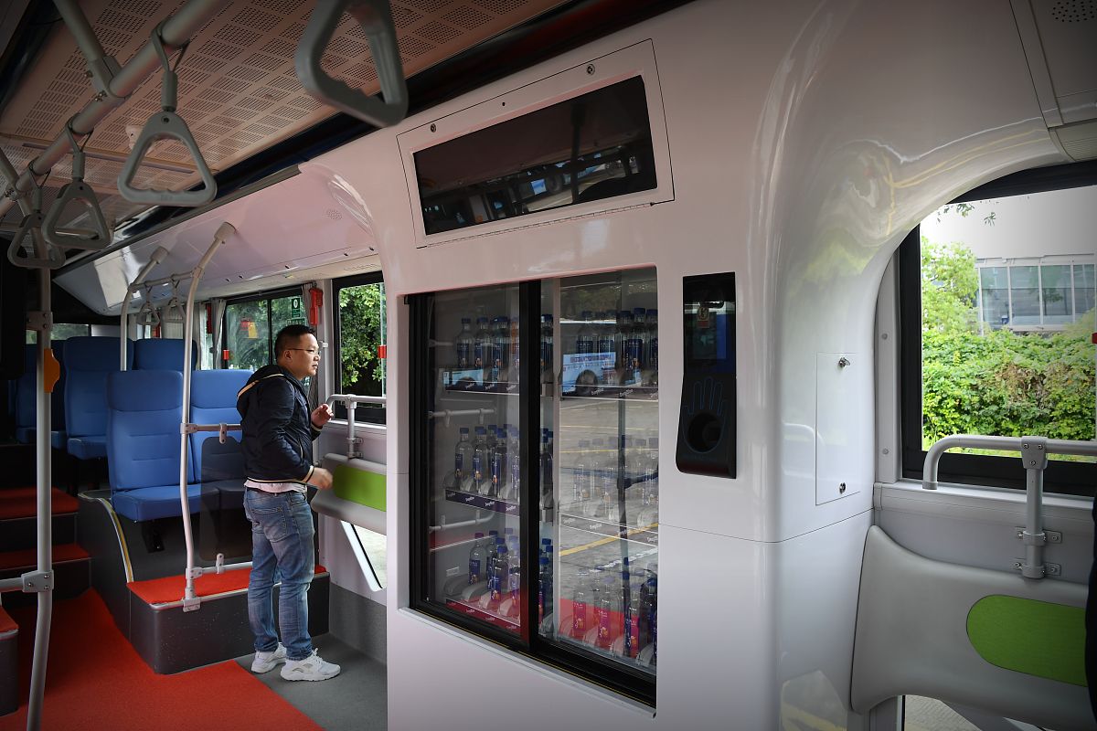 根据以下资料写一篇全新稿件。需要全新标题正文不少于1500字。原稿如下暴雪总裁澄清：《暗黑4》开发者没有使用AI美术时间：2023-05-13 213049来源：pslifestyle作者：3DM编译编辑：豆角18最近暴雪提交了一个新专利——基于机器学习的2D结构化图像生成该专利引发了一些人对AI技术的担忧。暴雪总裁澄清：《暗黑4》开发者没有使用AI美术该专利被某些人断章取义以为《暗黑4》开发者将