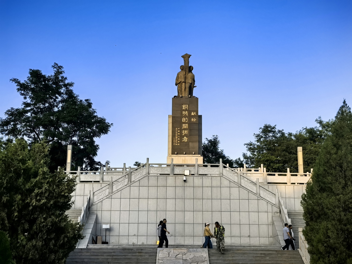 济南老战士纪念广场，火车在哪站下车？