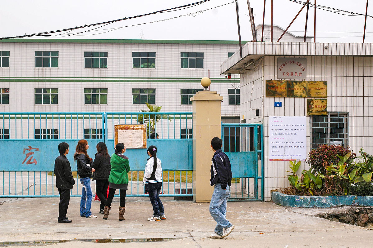安居区中兴镇高楼房村新村新建村办工室情况帮我用200字详细描述