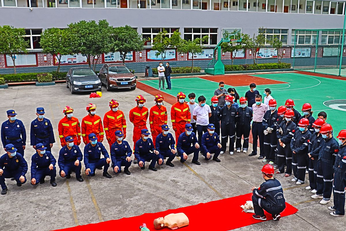 重庆三峡医药高等专科学校招生对象：高中毕业生及同等学力人员