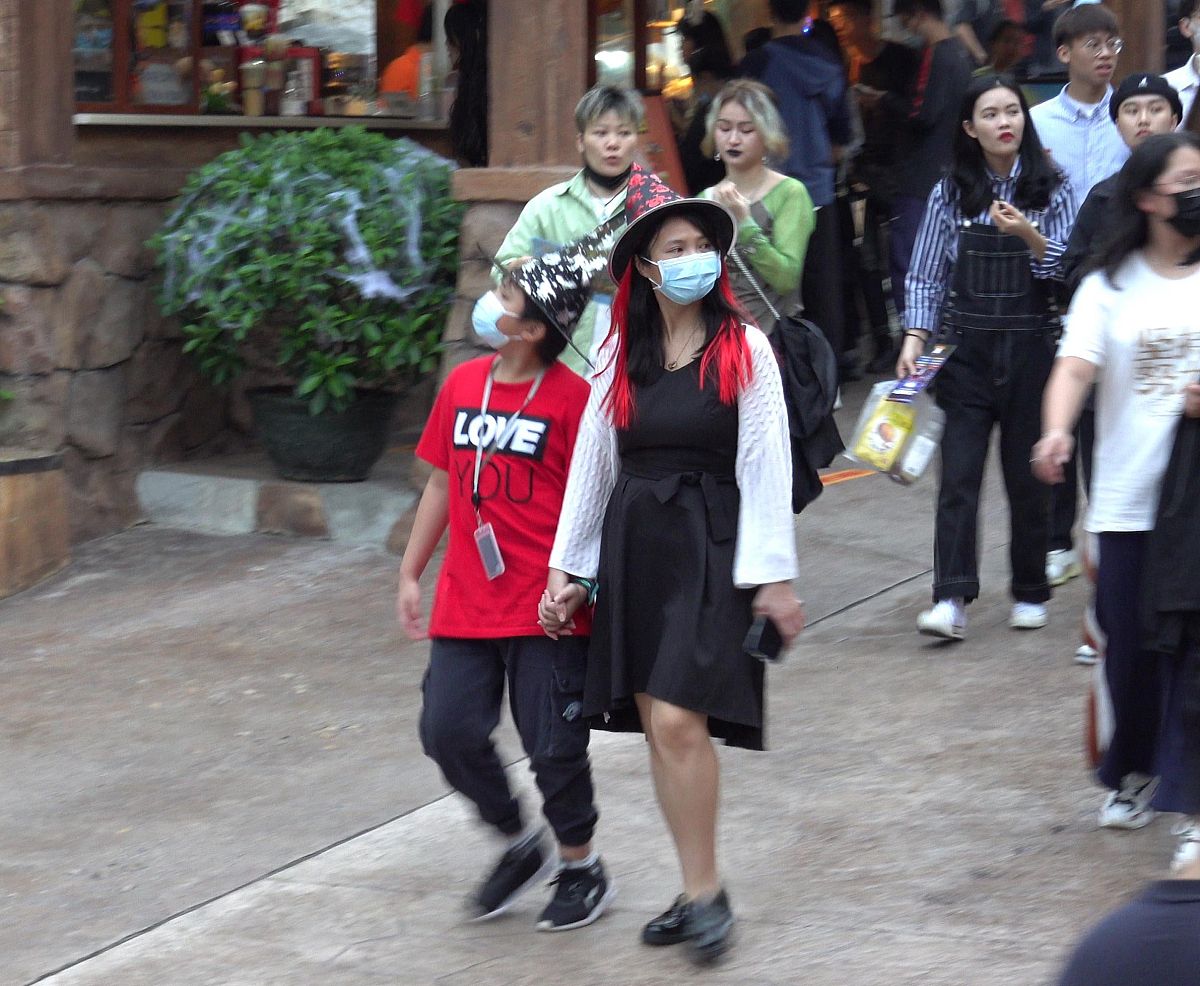 深圳欢乐谷抖音视频文案：欢乐无限，刺激非凡！