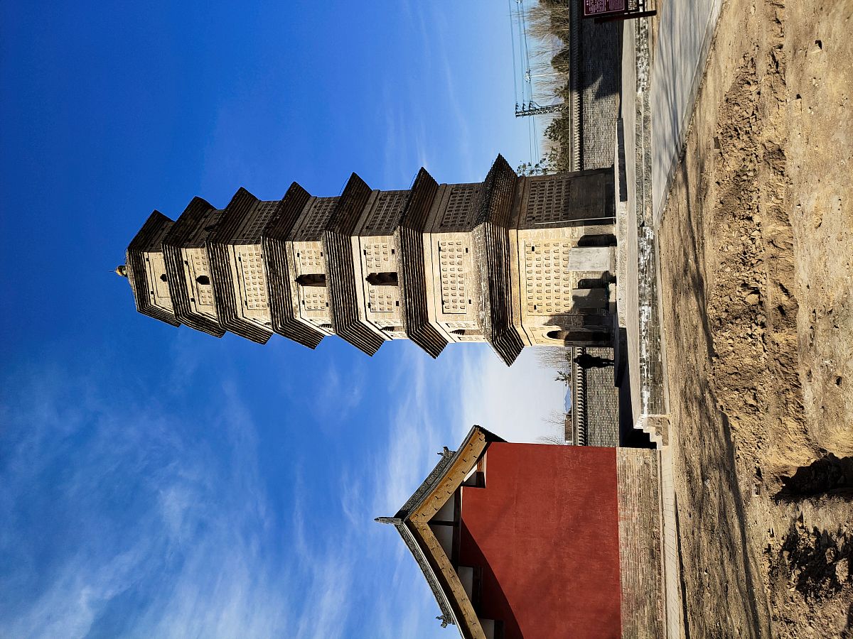 以 历史建筑的保护与传承为题写一篇1200字文章