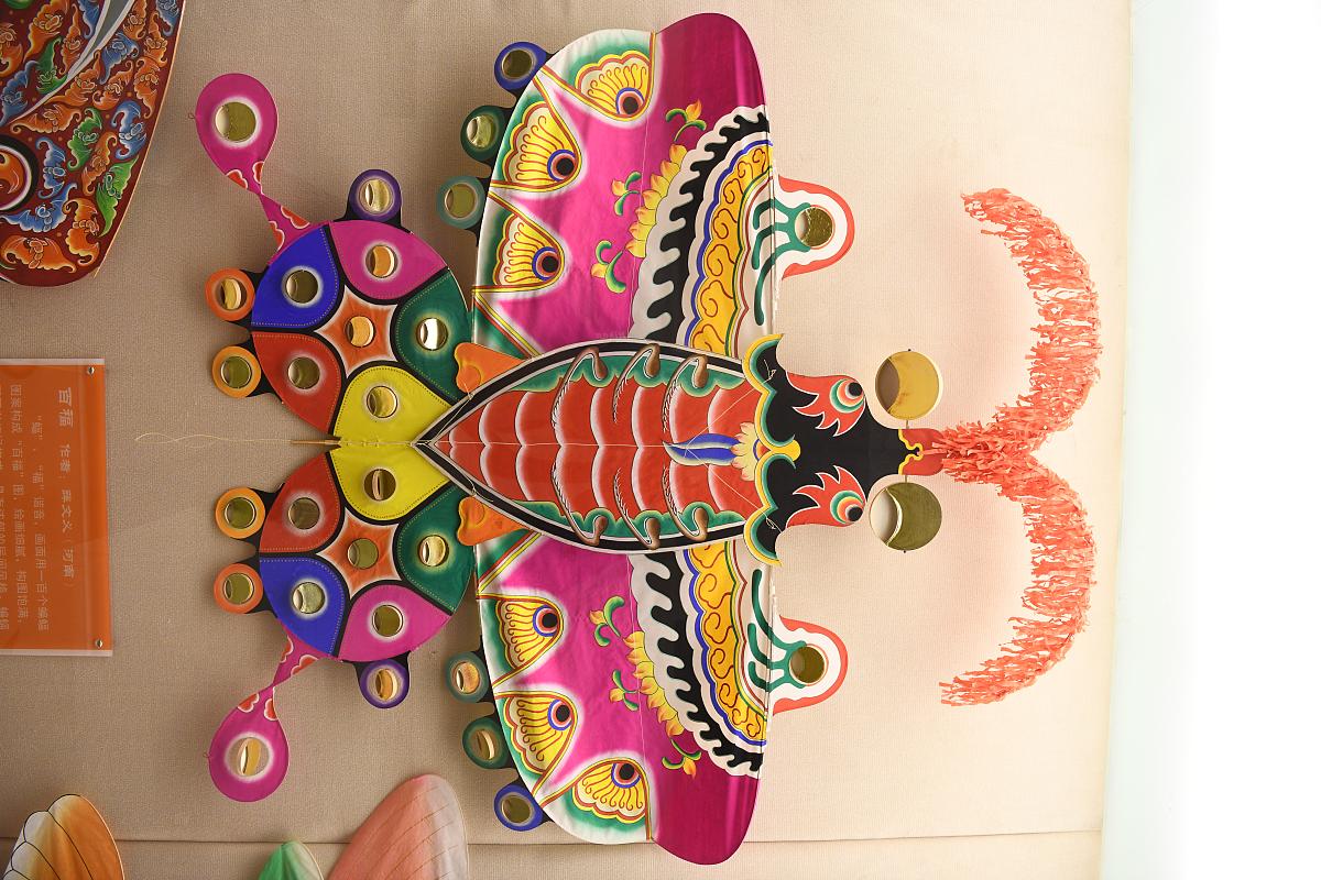 填写Authors时多个作者要用and吗