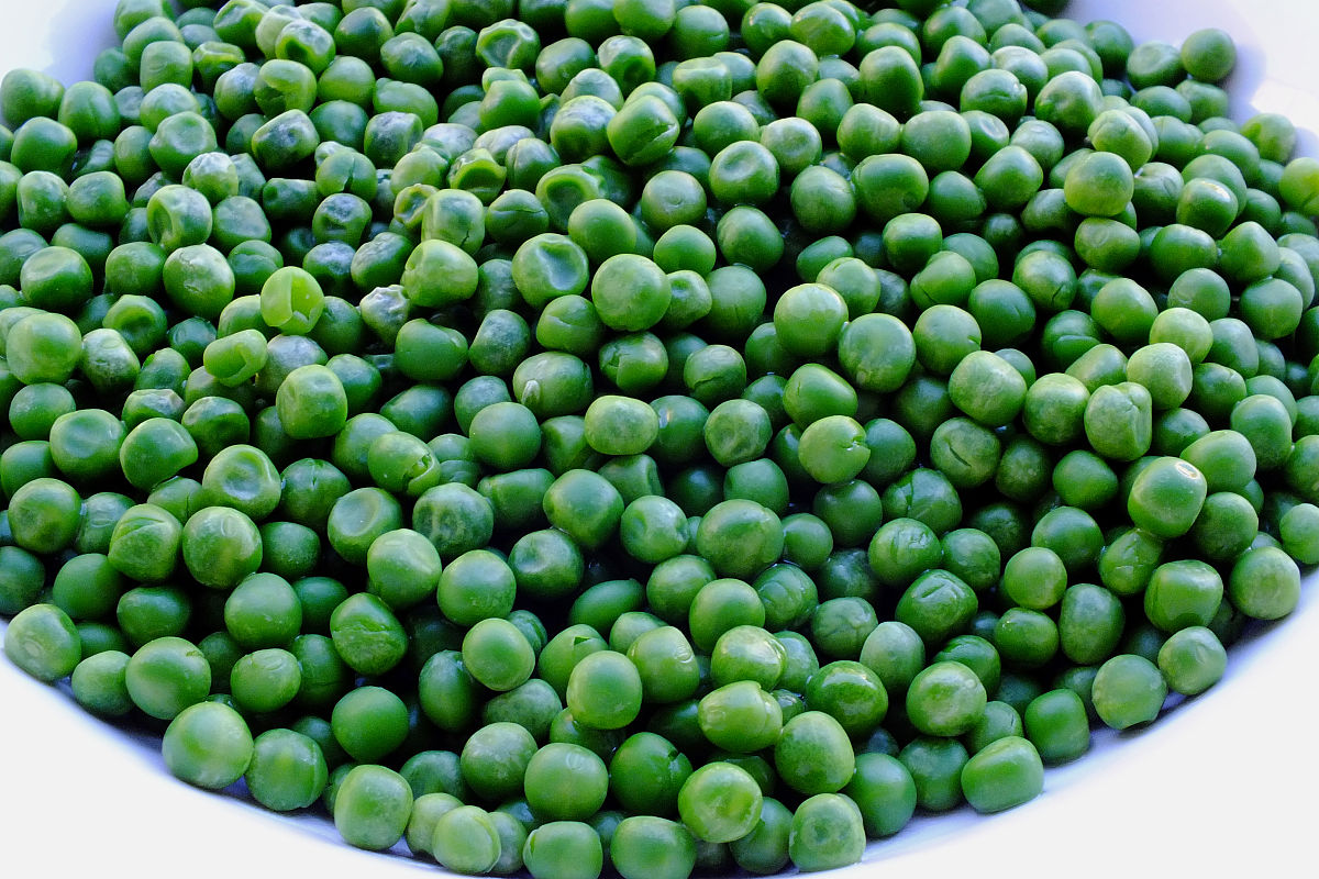 <strong>g</strong>reen peas. (photo by: bsip/uig via getty images)