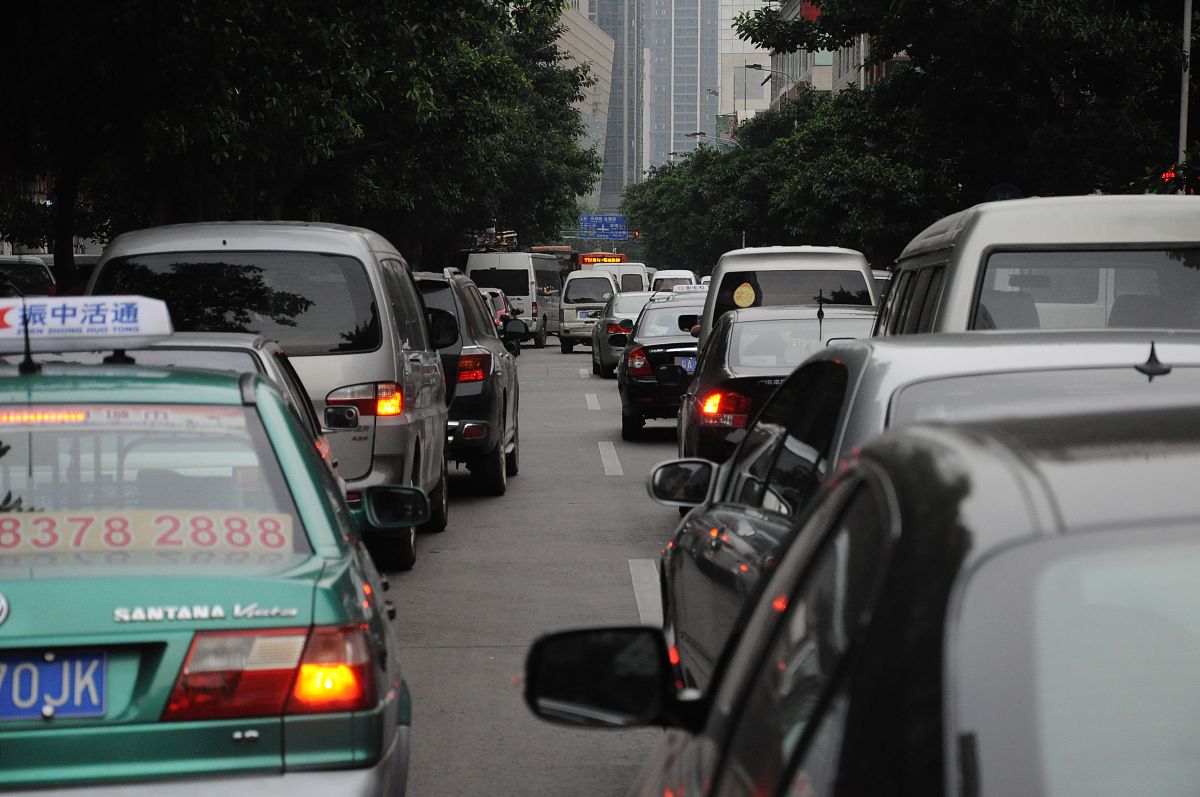 堵车的时候第一辆车到底在干嘛？