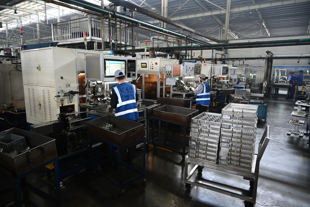 华光新材：公司泰国一期项目已完成各产线的设备安装并开始试生产调试