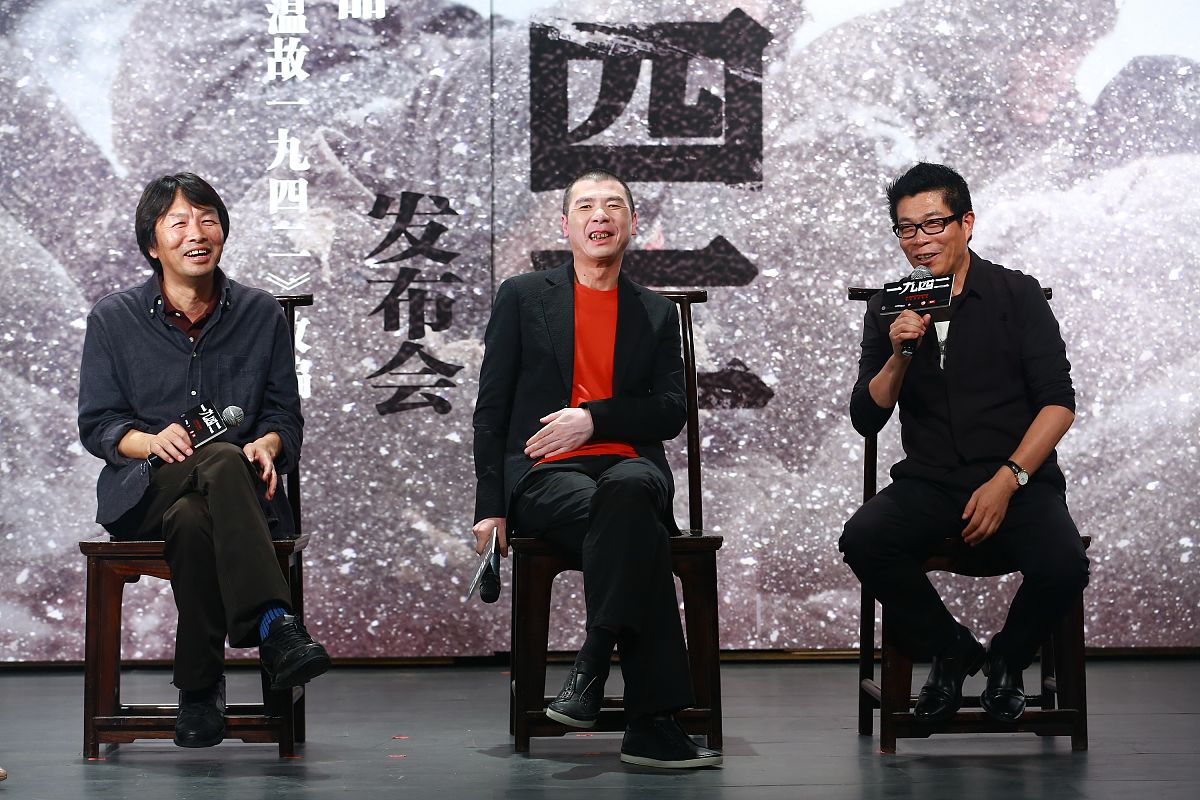 2012年08月16日,北京,电影《一九四二》预告片发布会. 冯小刚 刘震云 
