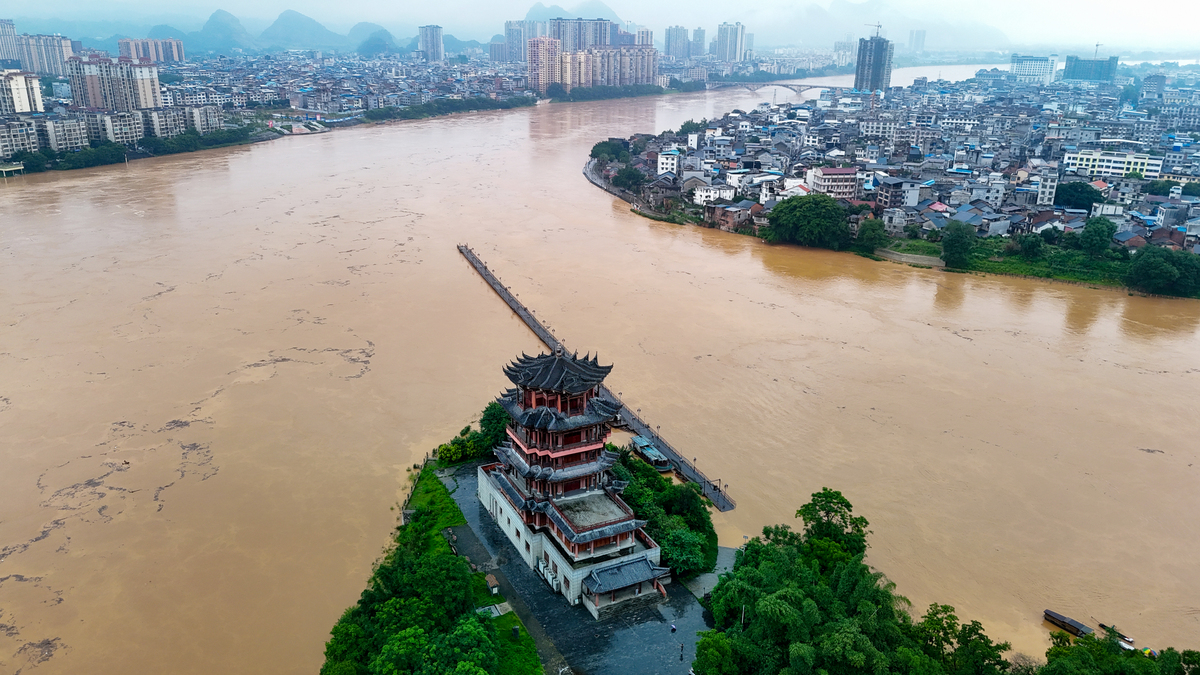 柳州旅游指南：山水文化与螺蛳粉之城