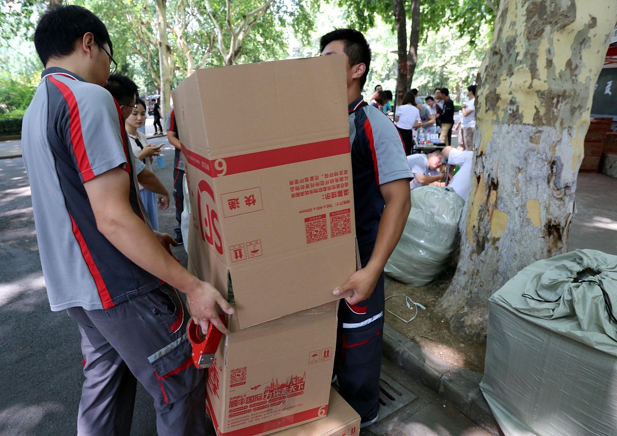 写一个爱心衣物捐赠系统的项目背景 防止查重