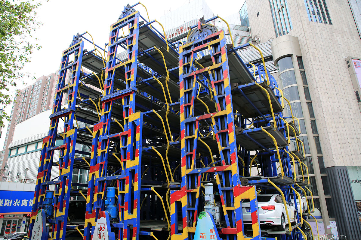 请写出升降横移式立体停车场在中国的现状