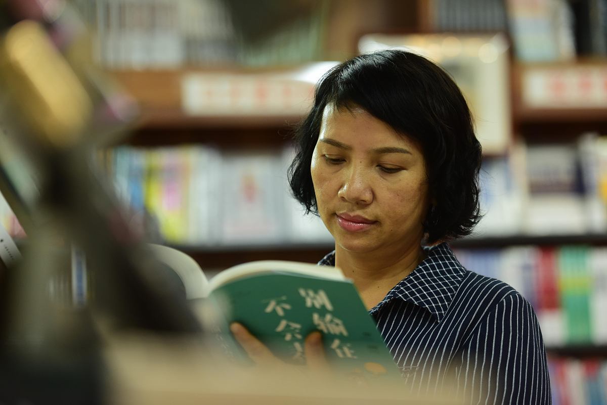 第十届书香昆明·云南十大好书《张桂梅》记述了张桂梅的成长历程以及她和