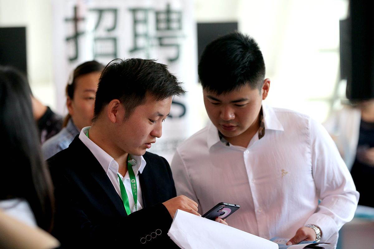 菏泽男士自我介绍：开朗、善于沟通，经验丰富