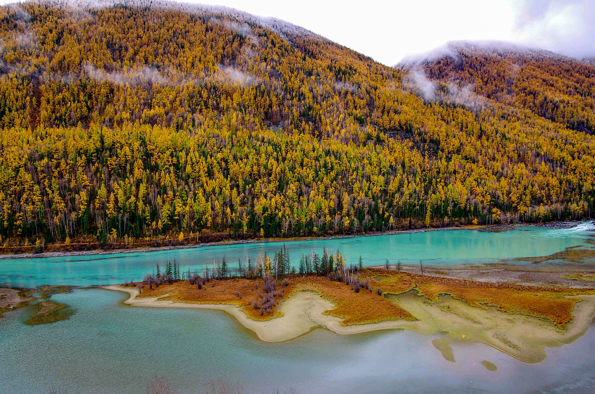 新疆旅游攻略：多元文化、自然奇观、美食和民俗体验