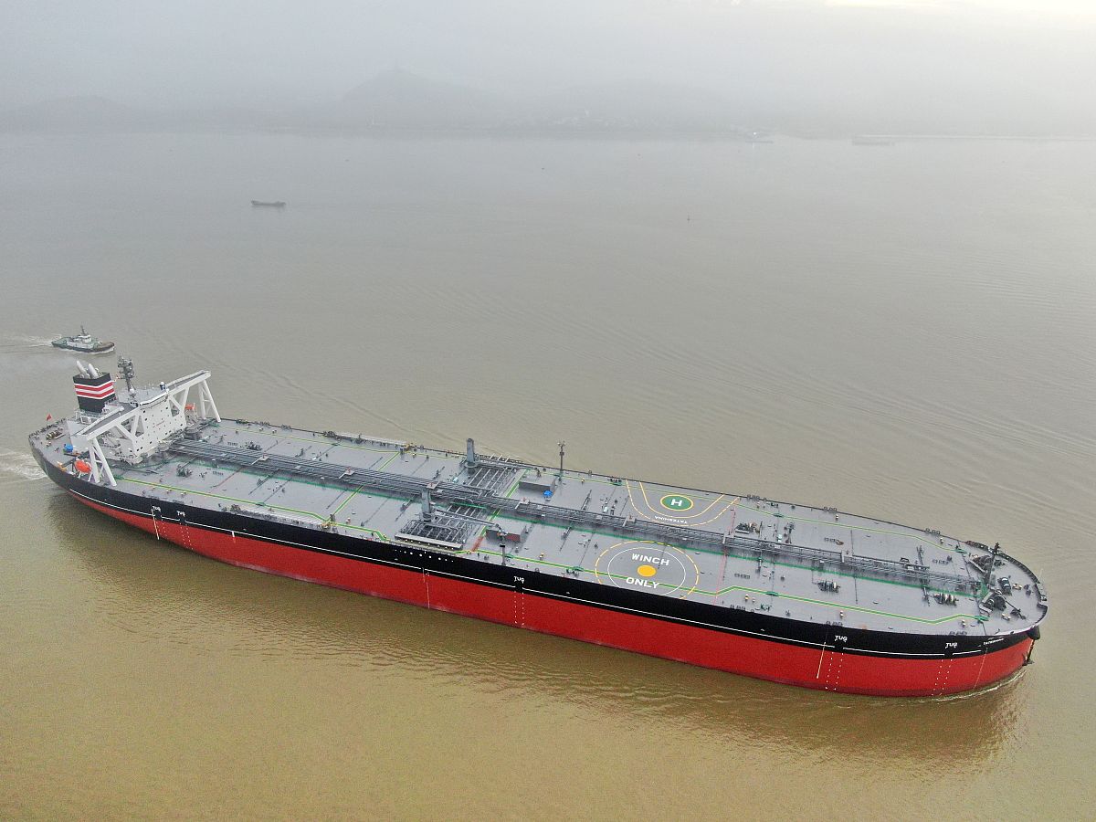 船舶尺寸对碳排放的影响：班轮营运视角