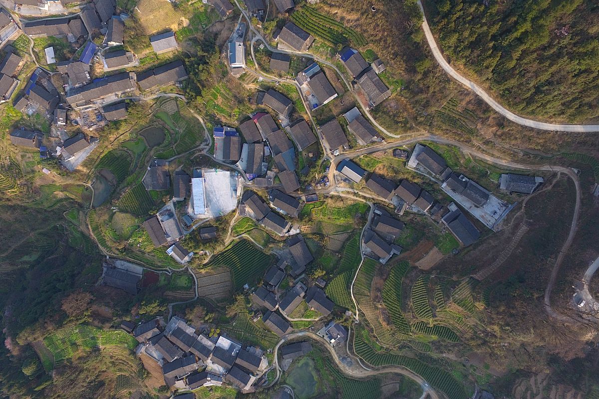 航拍中国：探秘少数民族古村落，感受历史与文化的魅力