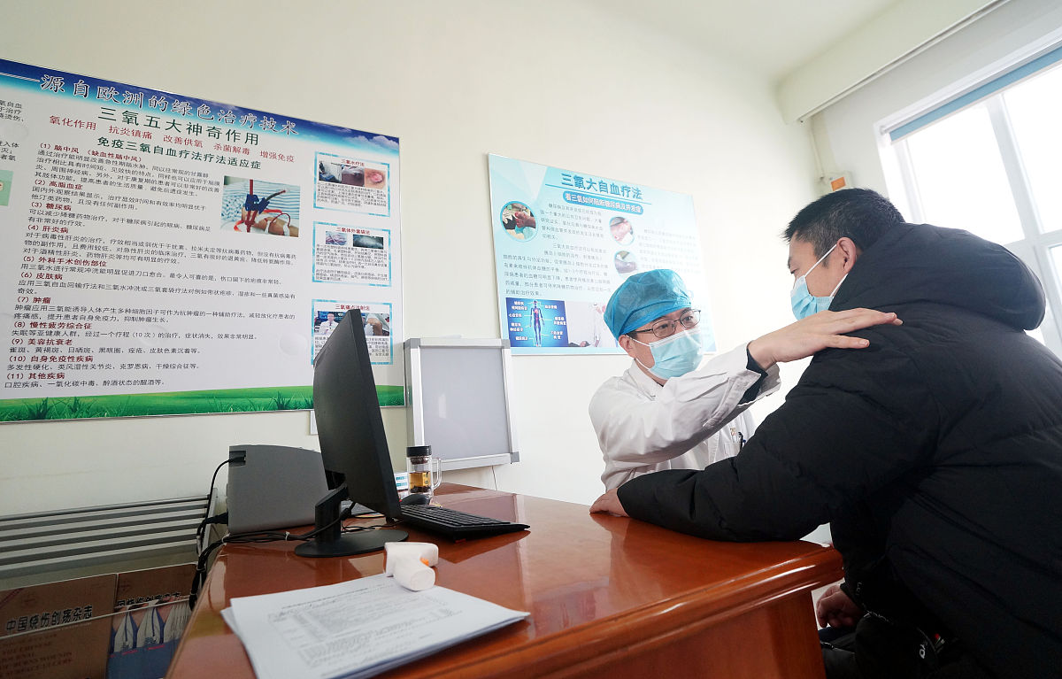 写一个腔镜中心无痛检查后预防患者坠床的措施