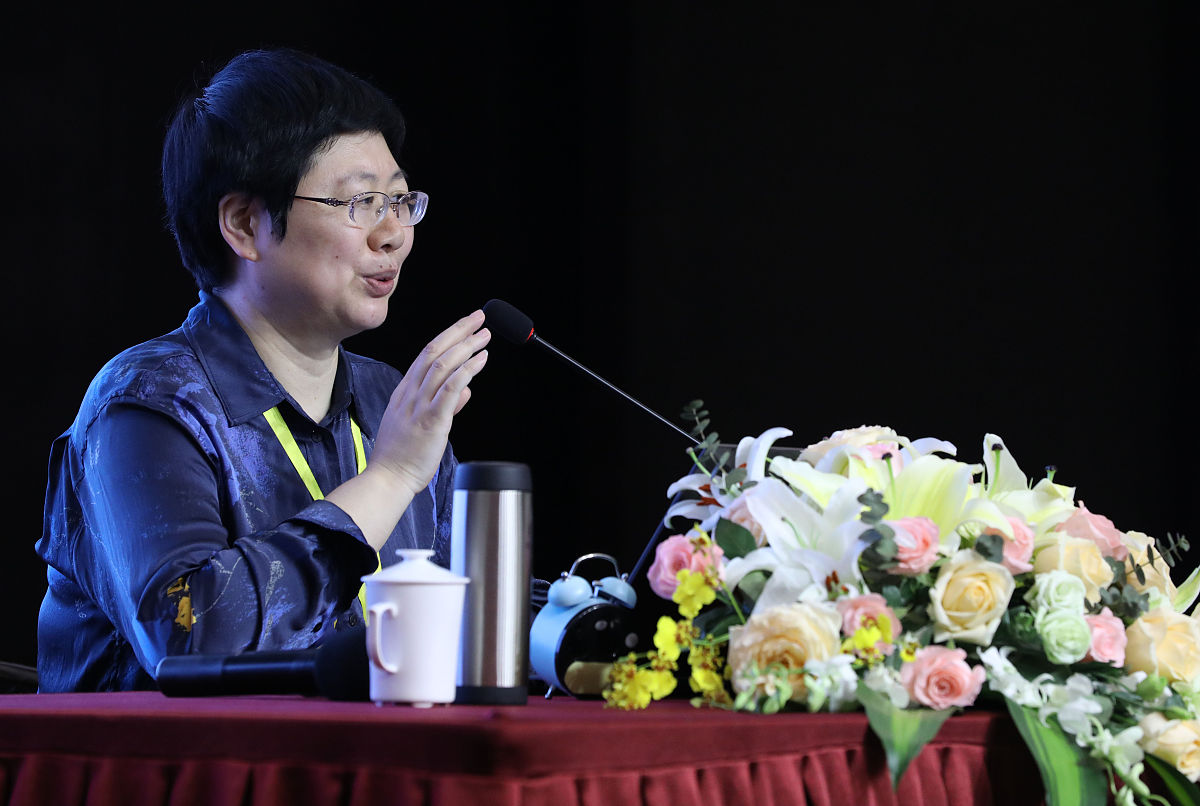 请分析中国式现代化的本质要求并概括总结推进中国式现代化的历史贡献和世界意义。写成一段话格式不少于2000字。