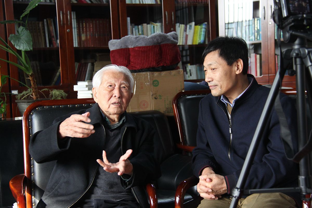 2018年11月8日,96岁高龄的故宫文物鉴定专家耿宝昌,在故宫博物院他的