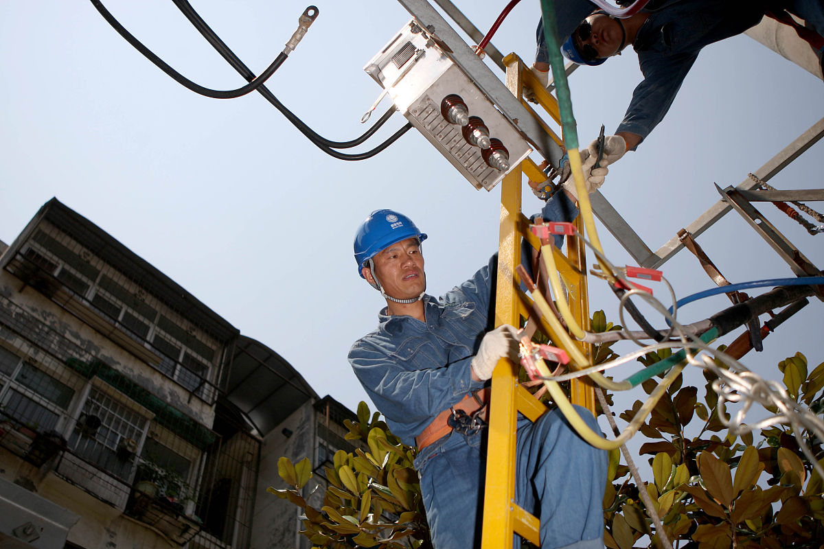 四川省电力公司结合自身区域特点探索形成了一套具有四川地区特色的空调负荷优化管理方案在今年的迎峰度夏、大运保电战斗工作中成效显著