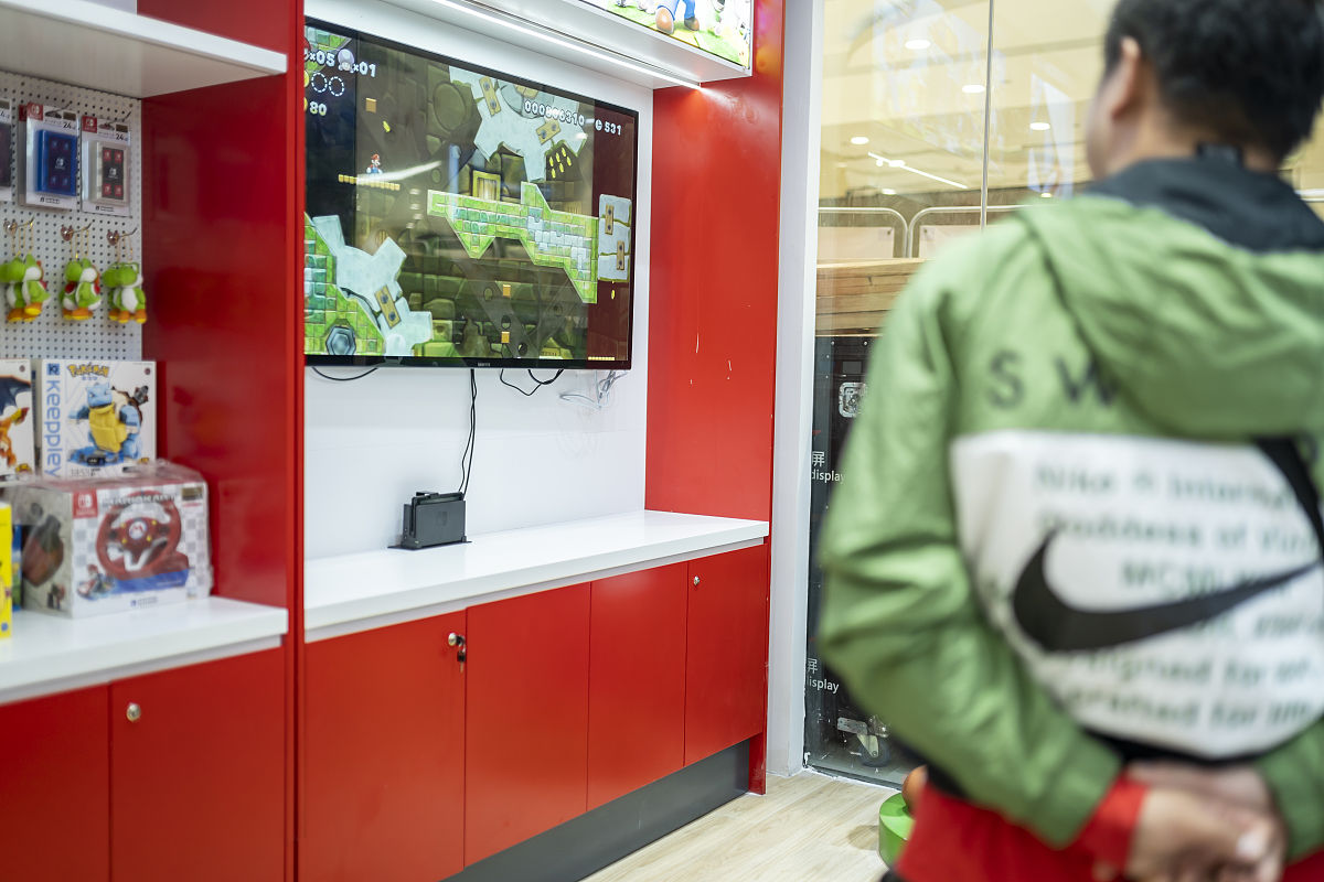 Super Circuit TrainingSuper Circuit Training is a workout method that alternates aerobic and strength-building exercises to efficiently burn calories increase endurance and improve muscle strength in