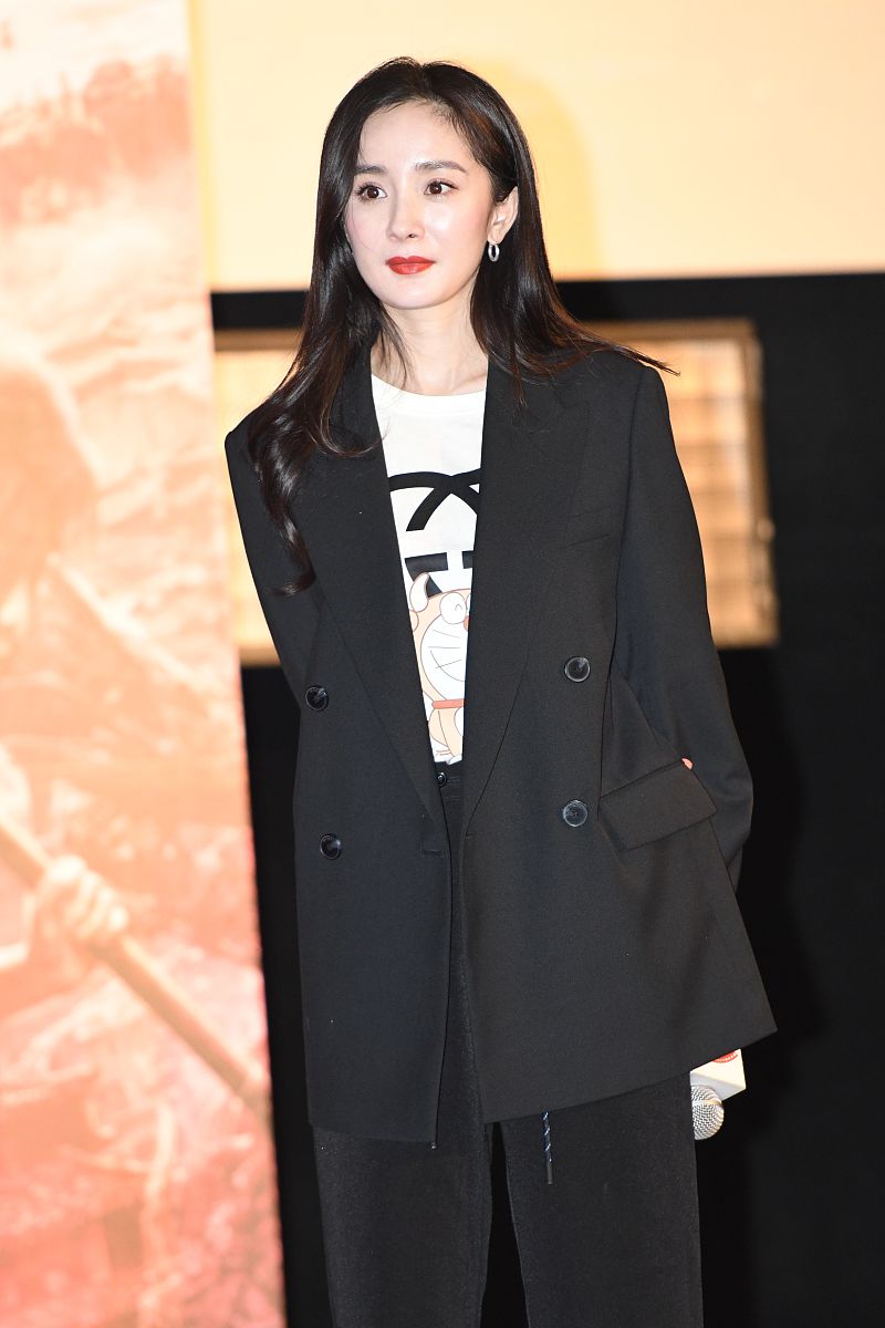 2021年2月25日,上海,杨幂现身《刺杀小说家》路演.杨幂