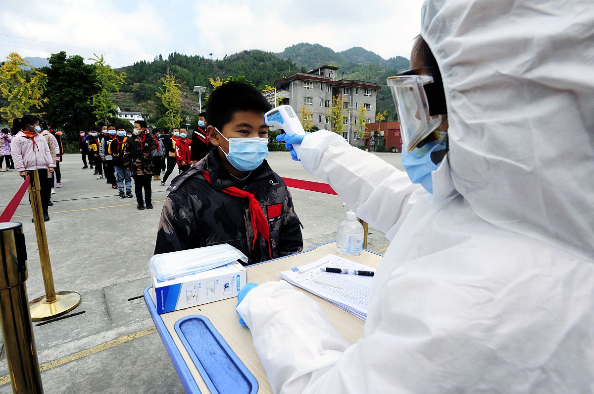 重庆卫校2020年：疫情中的贡献与医学教育的探索