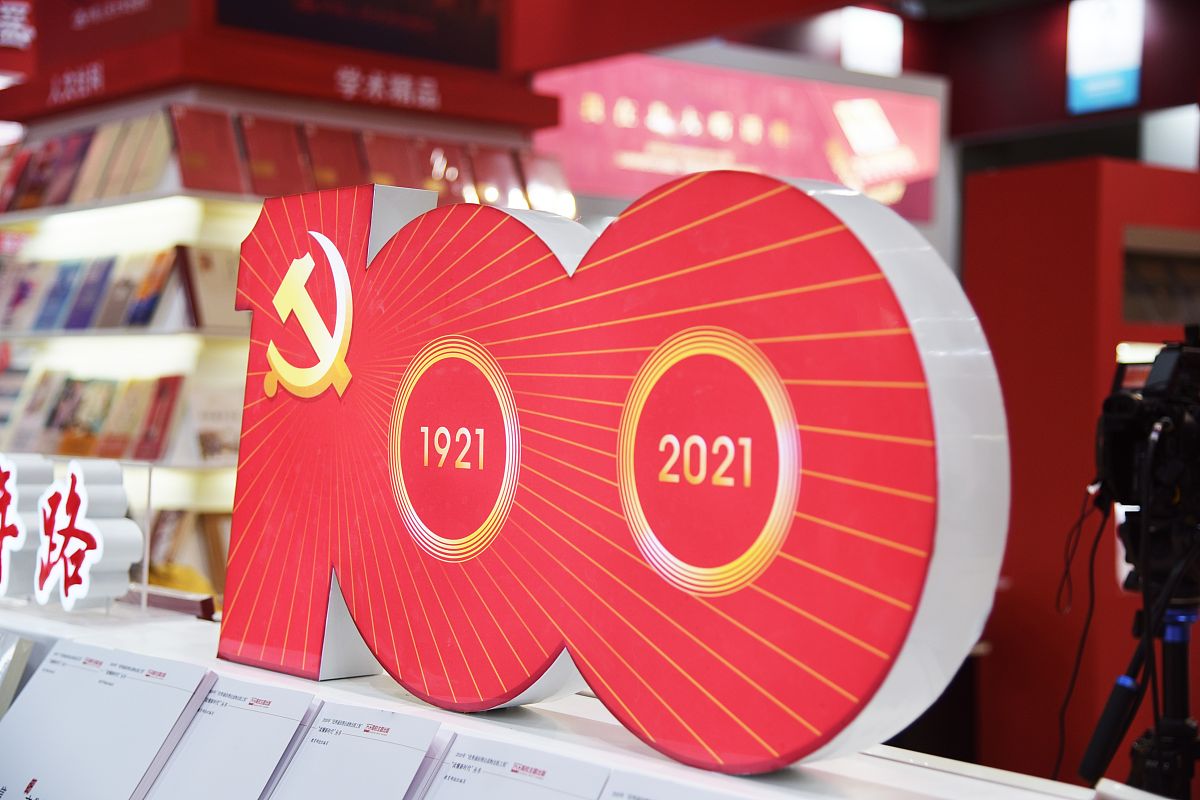 大学生红色基因传承教育的困境：'互联网+'视角下的挑战与优化