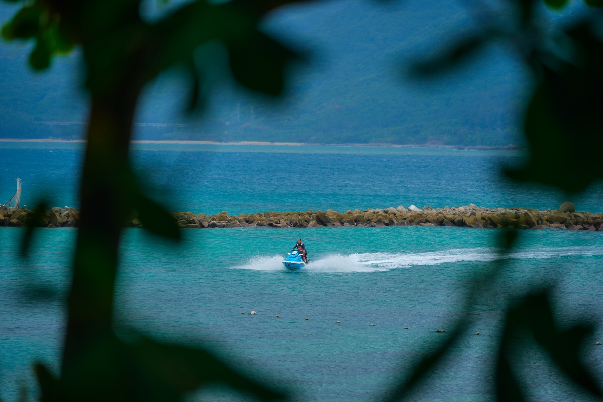 写篇标题为 旅行是一种心灵的洗礼和放松。 的1200字文章并重新取个小红书爆文标题