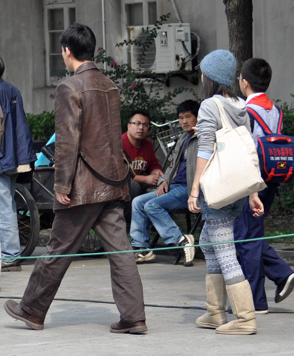 2010年10月18日讯,上海,近日,战争<strong>年代</strong>电视剧《回家》在车墩影视基地