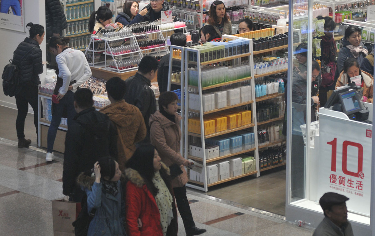 在日本开做电商帮我选品。要求：在日本客户需求量大搜索量大但是产品销售的店家少或者没有店家销售的产品可持续发展的产品售后问题少退货率少的产品。帮我推荐30种商品和原因。不要食品类化妆品茶水果饮料机无线吸尘器音频耳机瑜伽垫瑜伽套装儿童玩具 油漆笔丙烯颜料着色用品电动自行车或折叠式自行车护眼台灯老年人用品防晒衣马桶盖聚酯纤维床垫