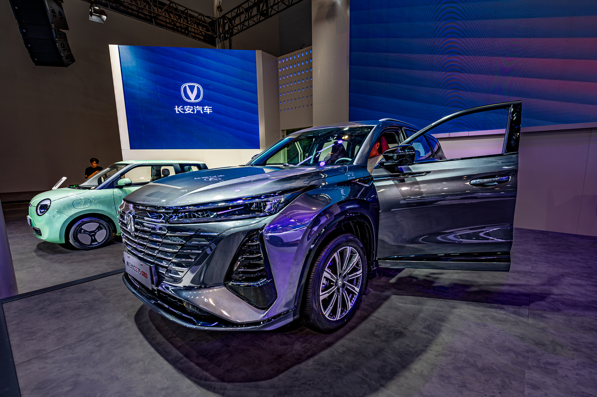 长安逸动 PHEV 油电混合动力汽车:低油耗、高安全、舒适驾驶体验 长安逸动 PHEV 油电混合动力汽车:低油耗、高安全、舒适驾驶体验