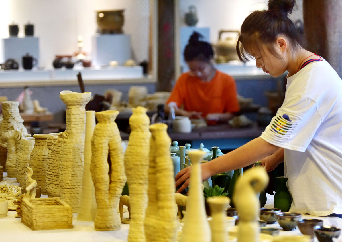 四川省金堂县职业高级中学工艺美术专业课程设置有哪些