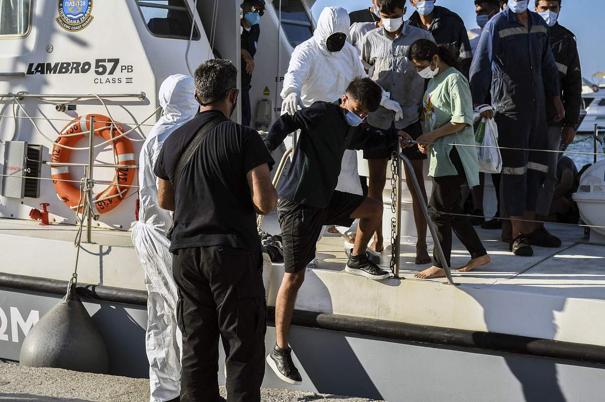 印官员自拍时遭直升机叶片斩首