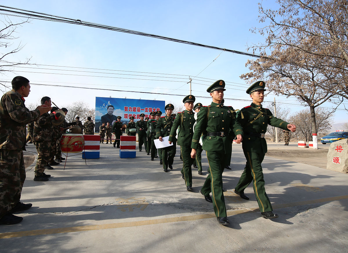 你是一名编辑请写一段有关莫为眼前利丢掉身后名的1000字左右申论论文并降低重复率到10