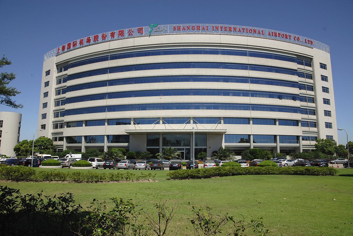 Proof of work and income in EnglishSinopec Luoyang Hospital Zhang female born on Feb 17 1969 ID No has been employed by our hospital since Jan 1993 Now as the security guard in general affairs secti