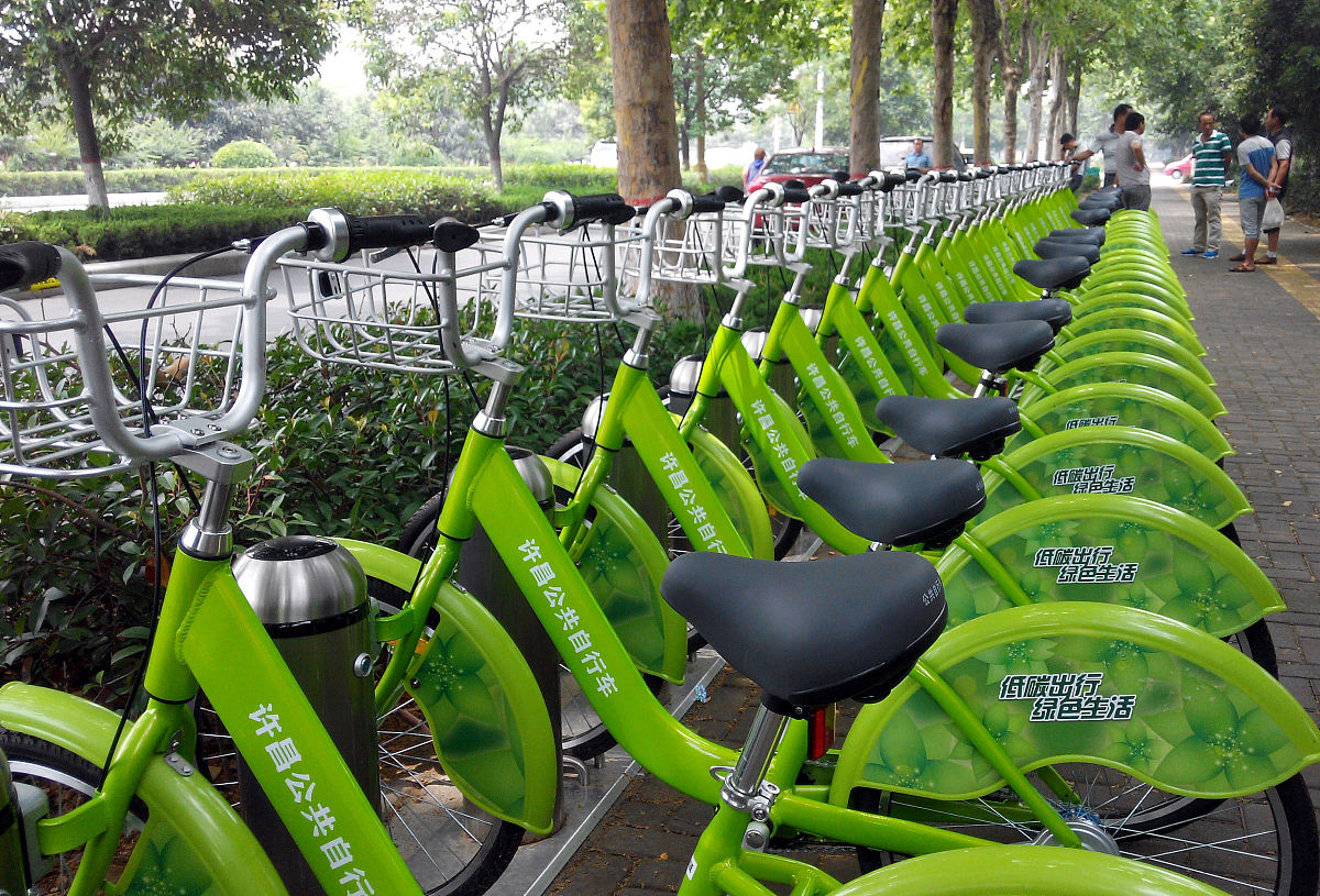 杭州市针对老年人的公共场所公共设施服务满意度研究问卷针对上面的主题设计一份完整的标准格式的市场调查问卷