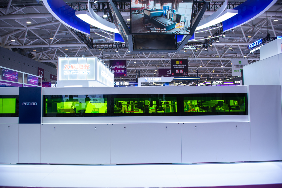 北京高校学生参观京东方科技集团：体验先进显示技术，了解行业发展